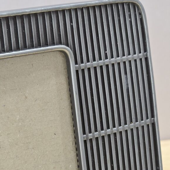 Umbra Design Tom Vincent Metal Vent 306234-410 4X6 Nickel Photo Picture Frame - Picture 9 of 13